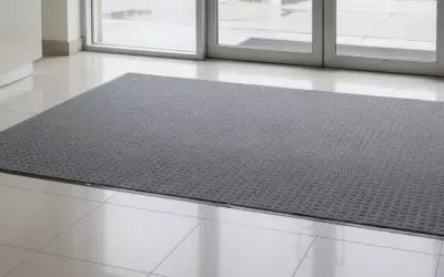 Home 8 seizoentips voor een schonere zakelijke entree tijdens natte dagen.