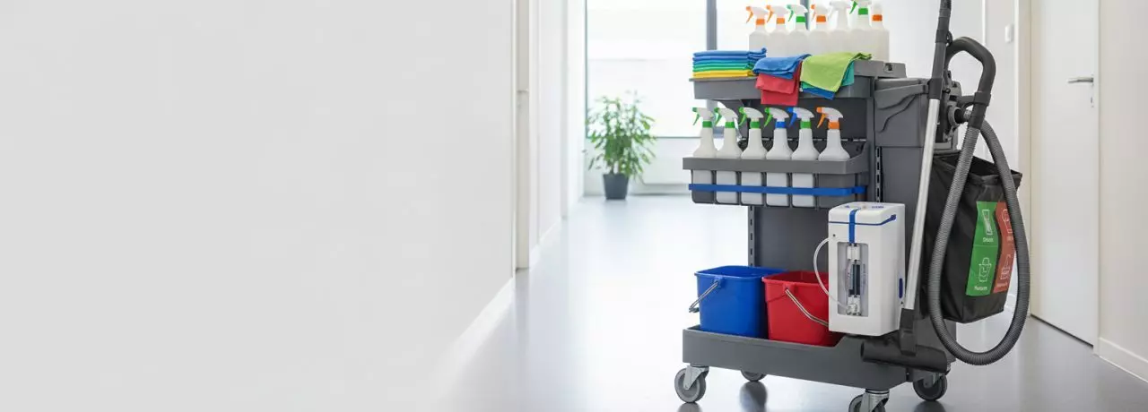 8 tips om schoonmaakmaterialen logisch te ordenen op de werkwagen. Wat logisch ordenen op een werkwagen betekent
