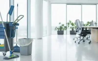 9 tips om fysieke belasting bij dagelijks schoonmaakwerk praktisch te verminderen.