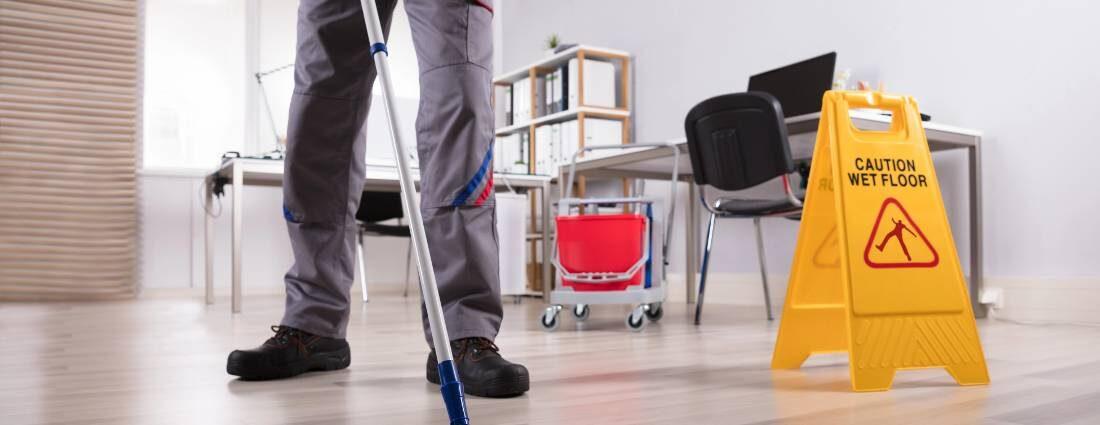 Hoe kies je een betrouwbare specialist voor zonnepaneel reiniging?