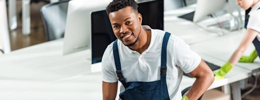 Wil je weten: Welke milieuvriendelijke middelen zijn geschikt voor zonnepanelen reiniging?